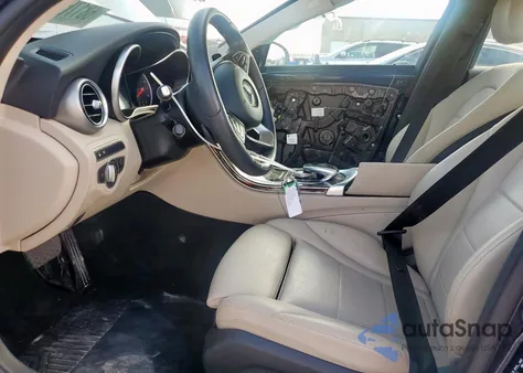 2017 Mercedes-Benz C 300 z USA, uszkodzony, nr VIN 55SWF4JB3HU232183